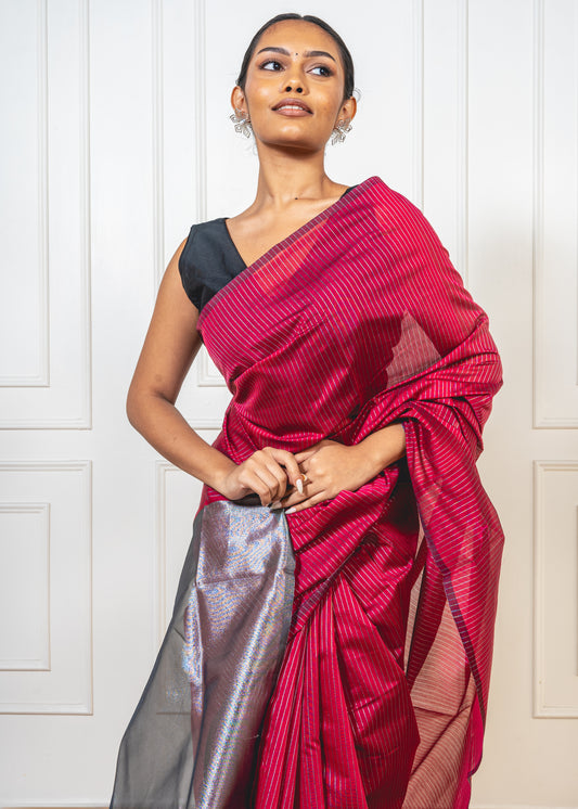 Close-up of Silver zari lines on magenta Maheshwari cotton silk saree—highlighting fine weave and subtle shimmer