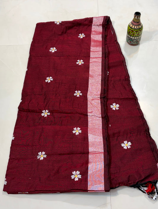 Periwinkle flowers embroidered on Linen cotton saree