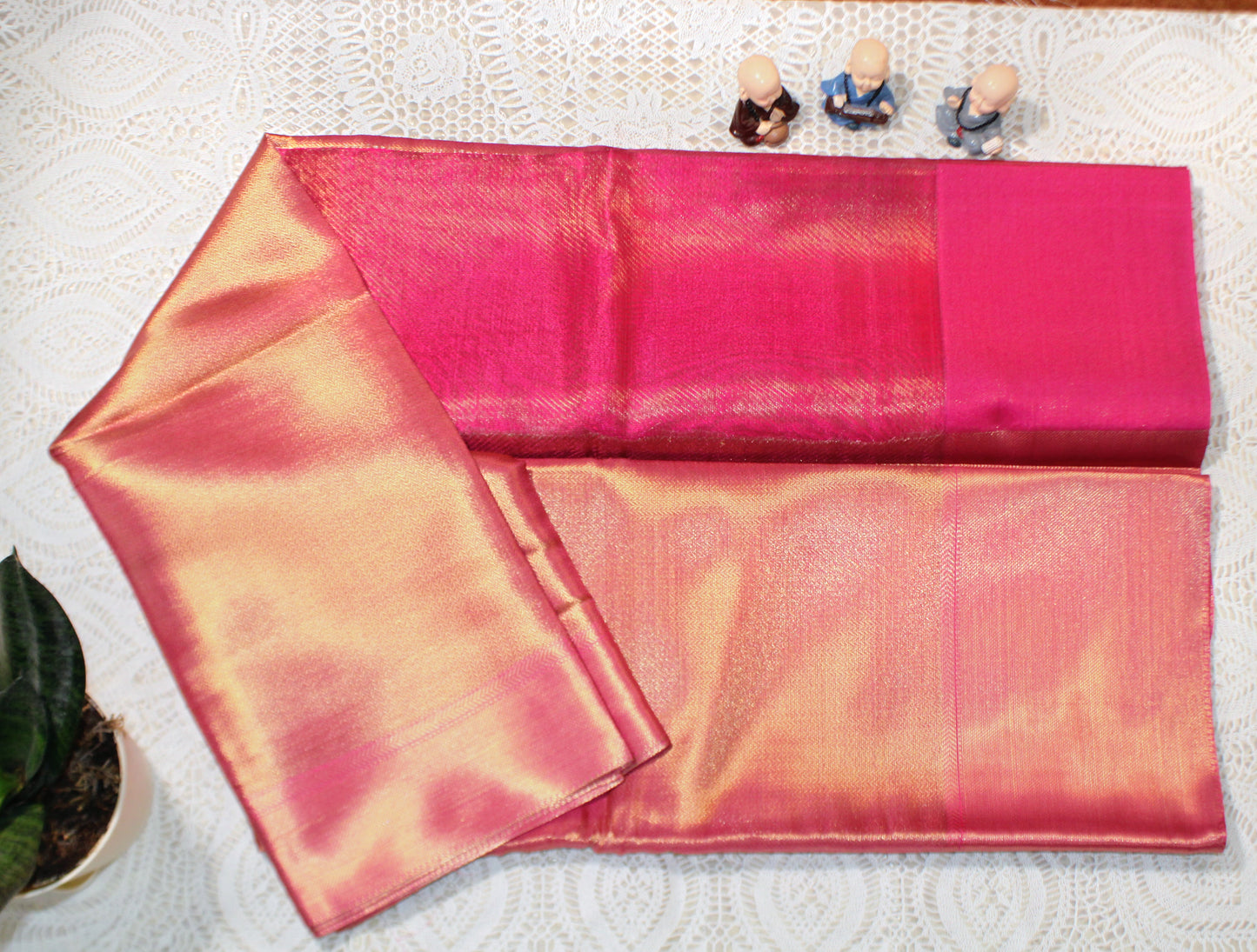 Dark pink saree with flowing pallu and radiant finish—evoking Jyothika’s festive spirit and heirloom charm.