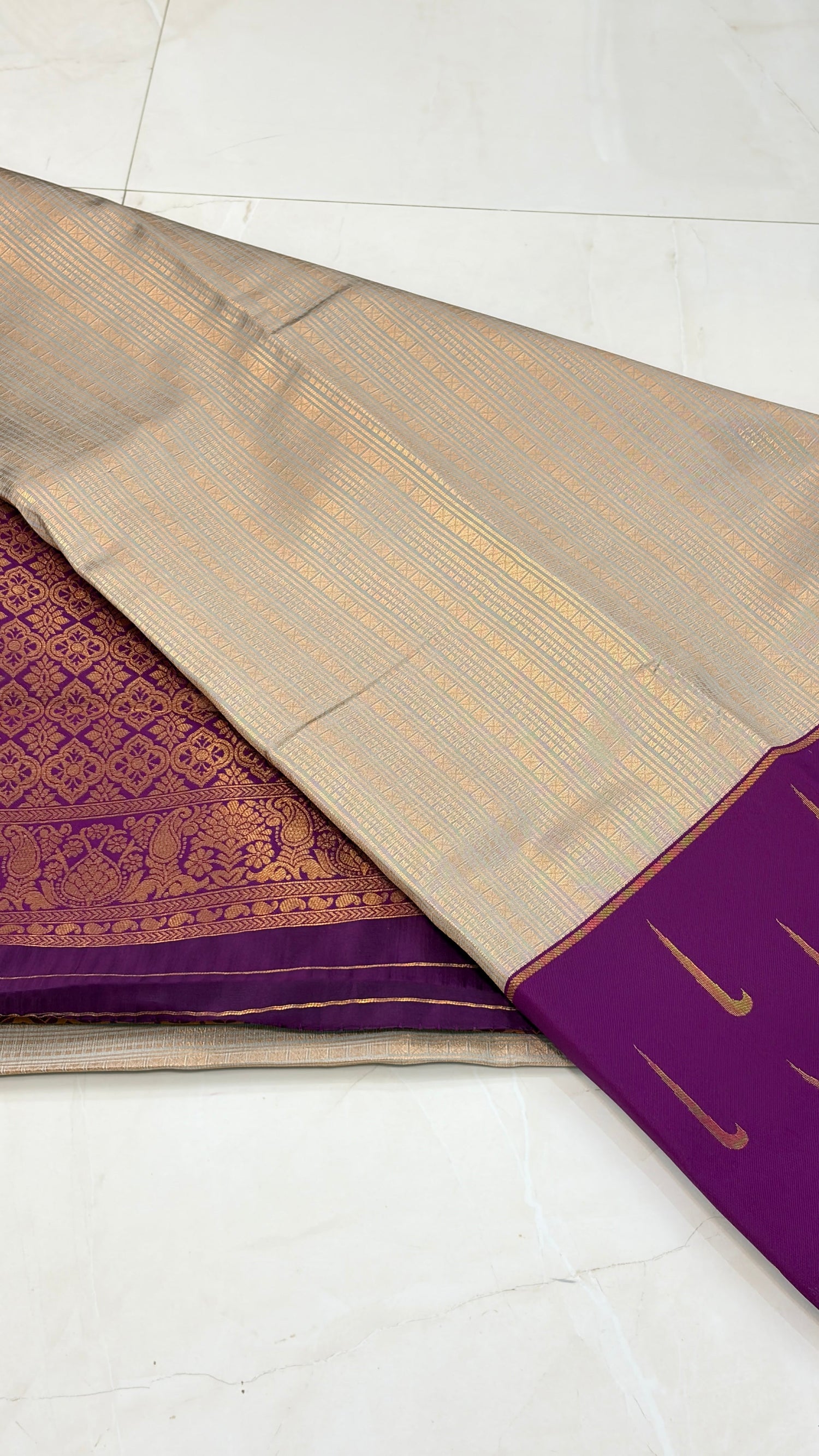 Semi Kanchi Silk sari with unique Muniya border