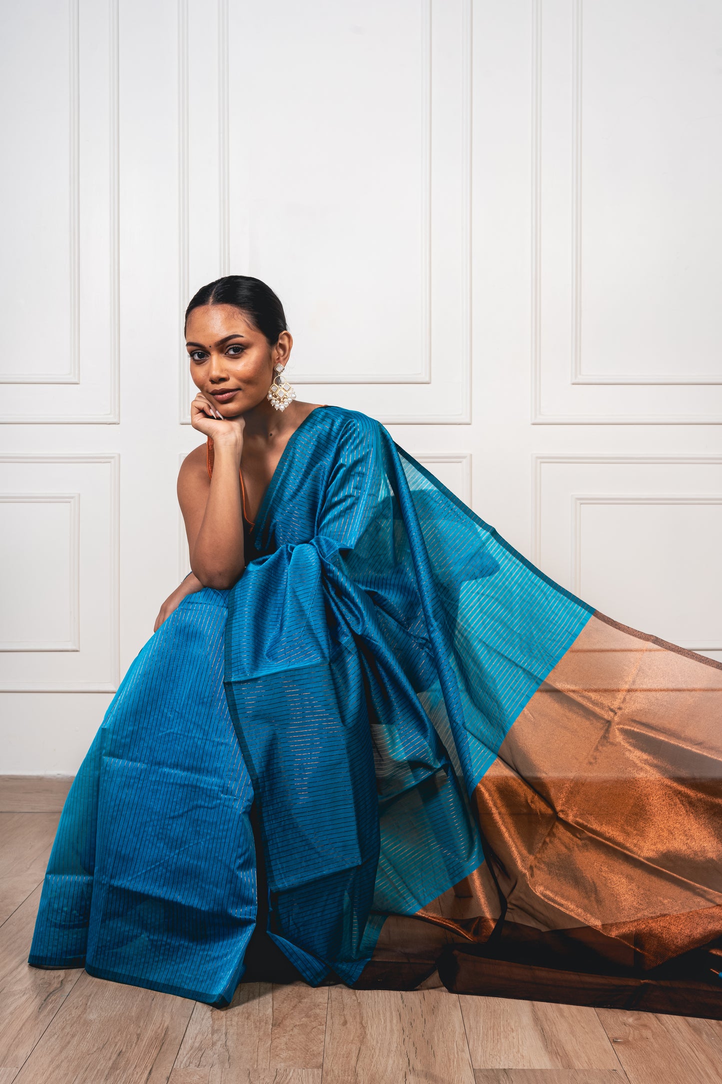 Close-up of copper zari lines on light blue Maheshwari cotton silk saree—highlighting fine weave and subtle shimmer