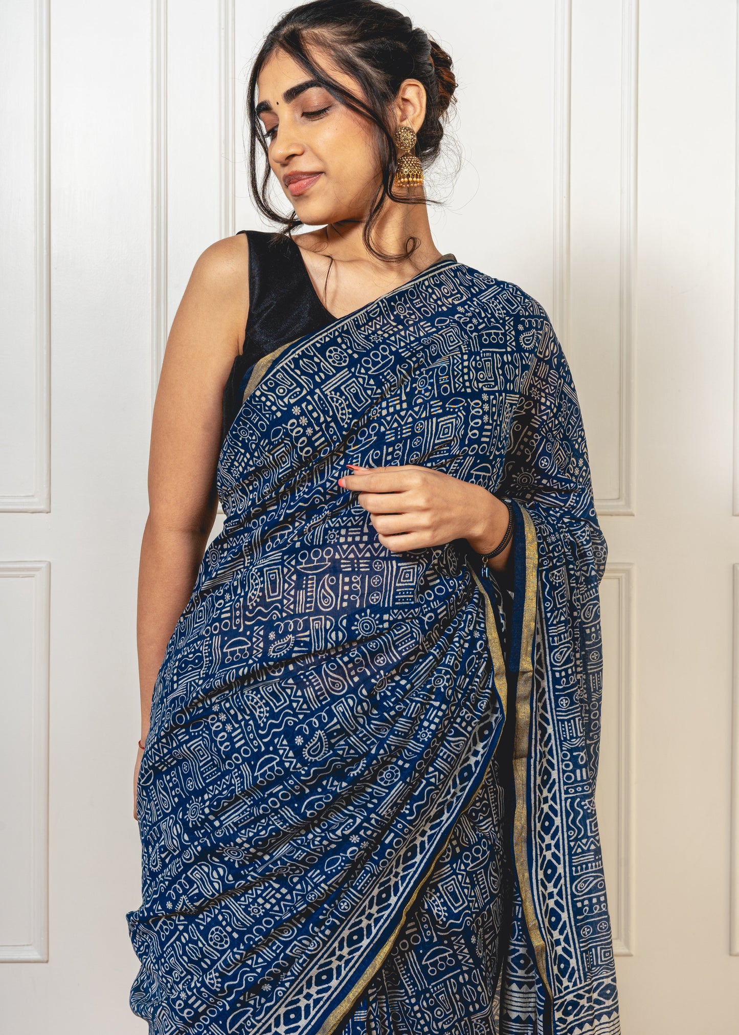 Blue Chanderi saree with Warli-printed pallu—capturing folk-inspired design and lightweight drape.