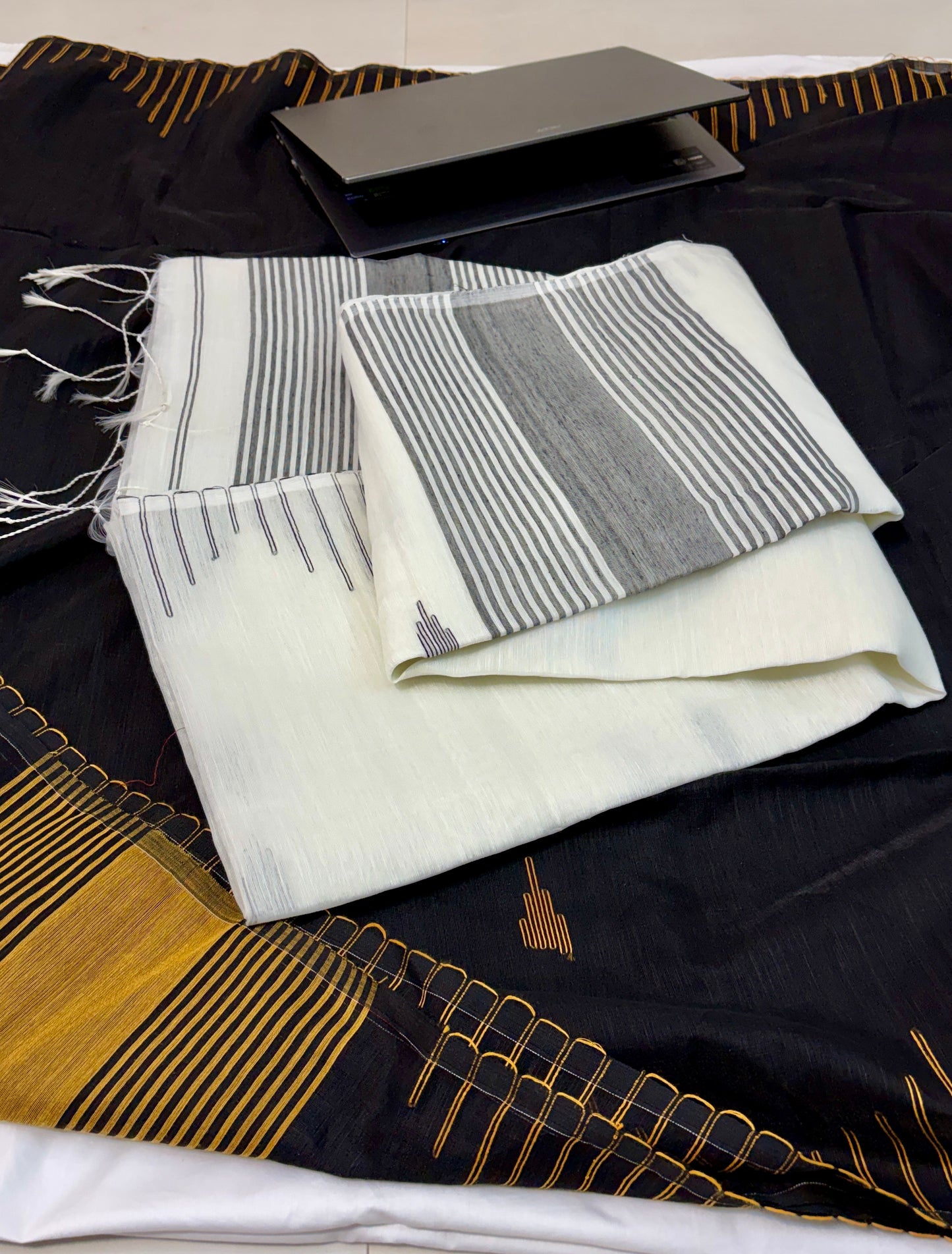 Elegant Cotton Linen  Saree with weaved border