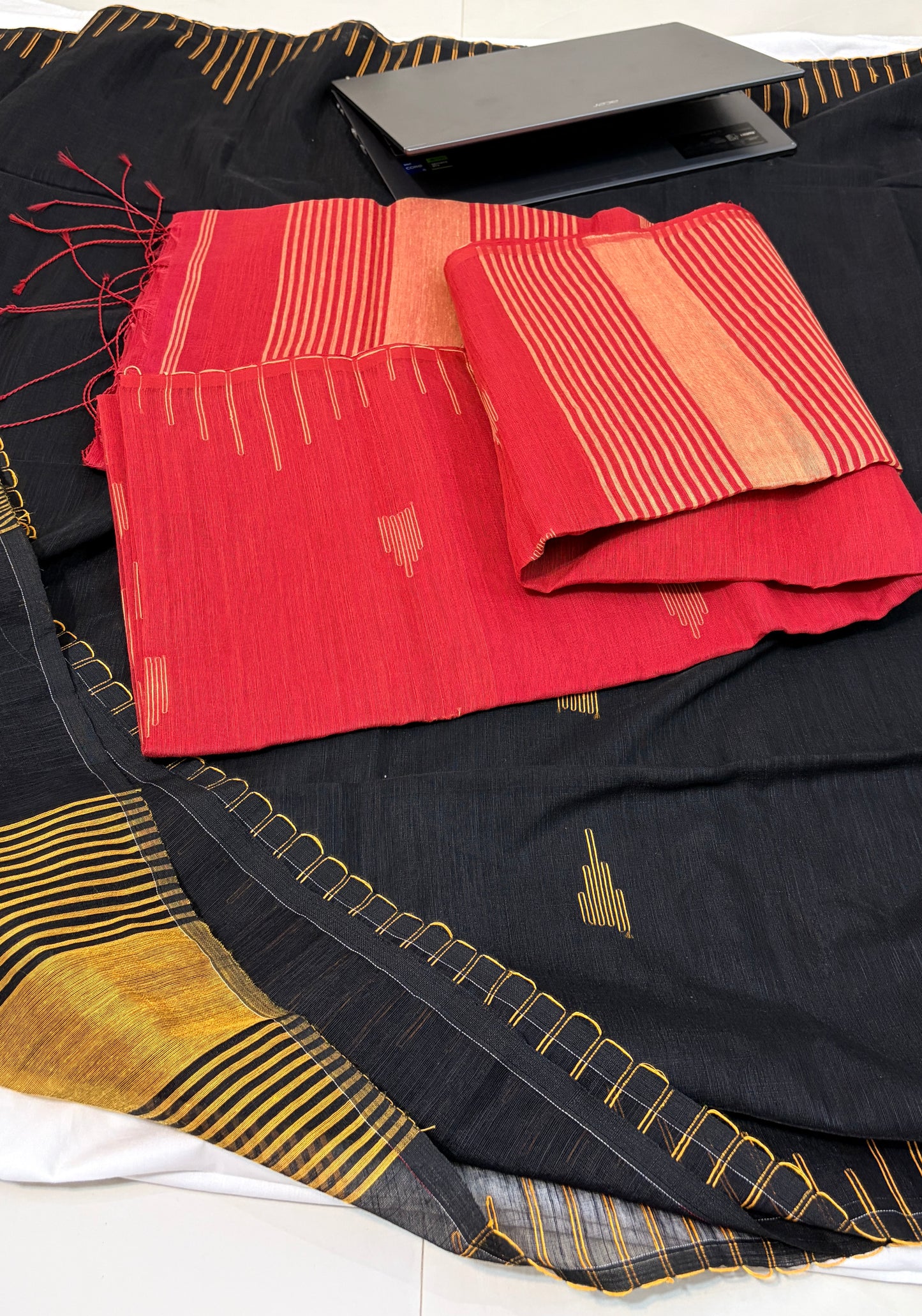 Elegant Cotton Linen  Saree with weaved border