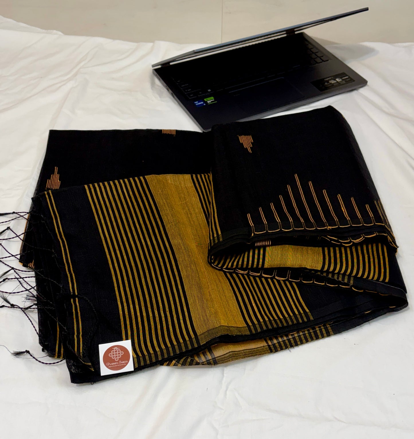 Elegant Cotton Linen  Saree with weaved border