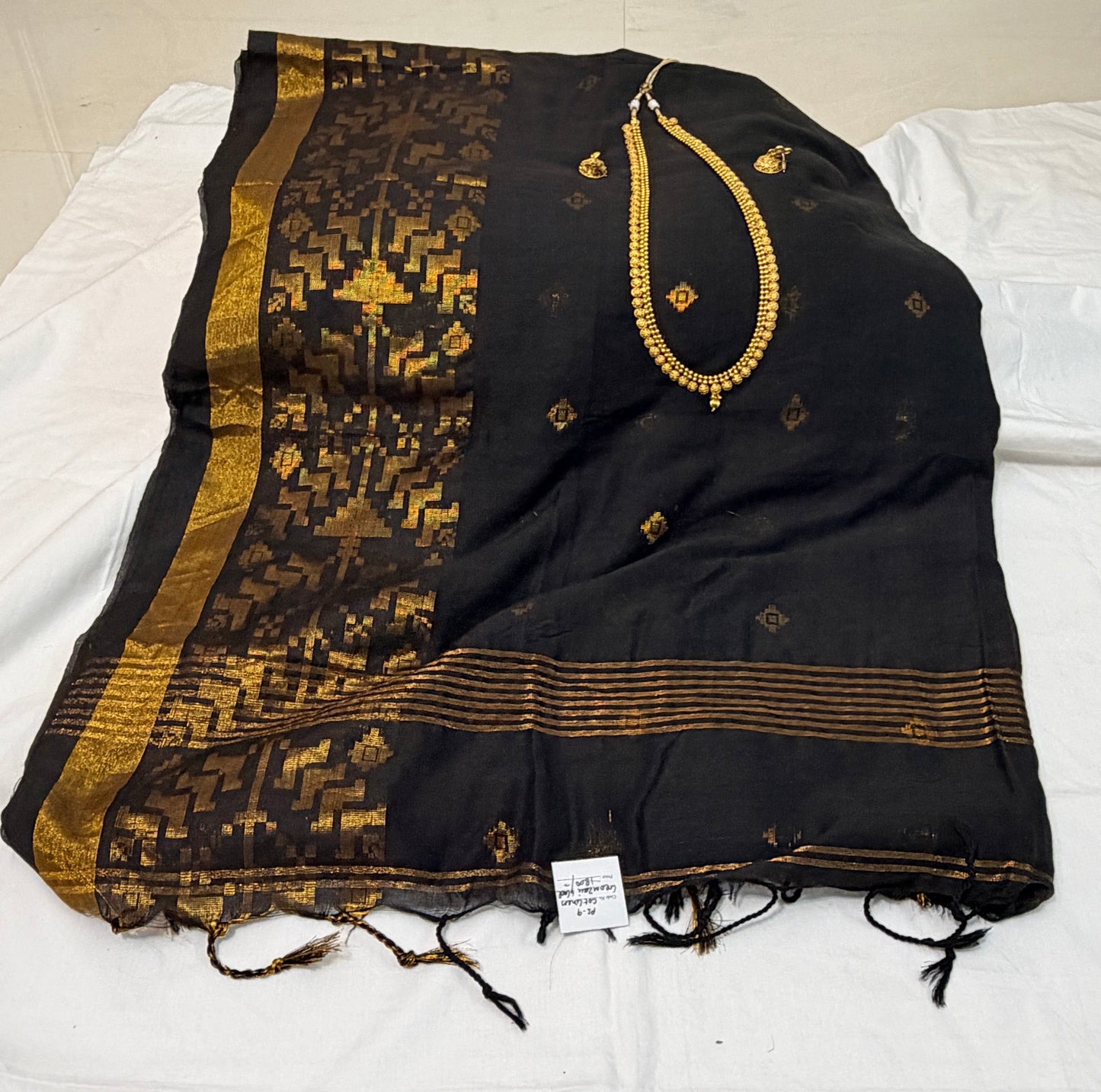 Trendy Linen Saree with Designer Geometric Zari border