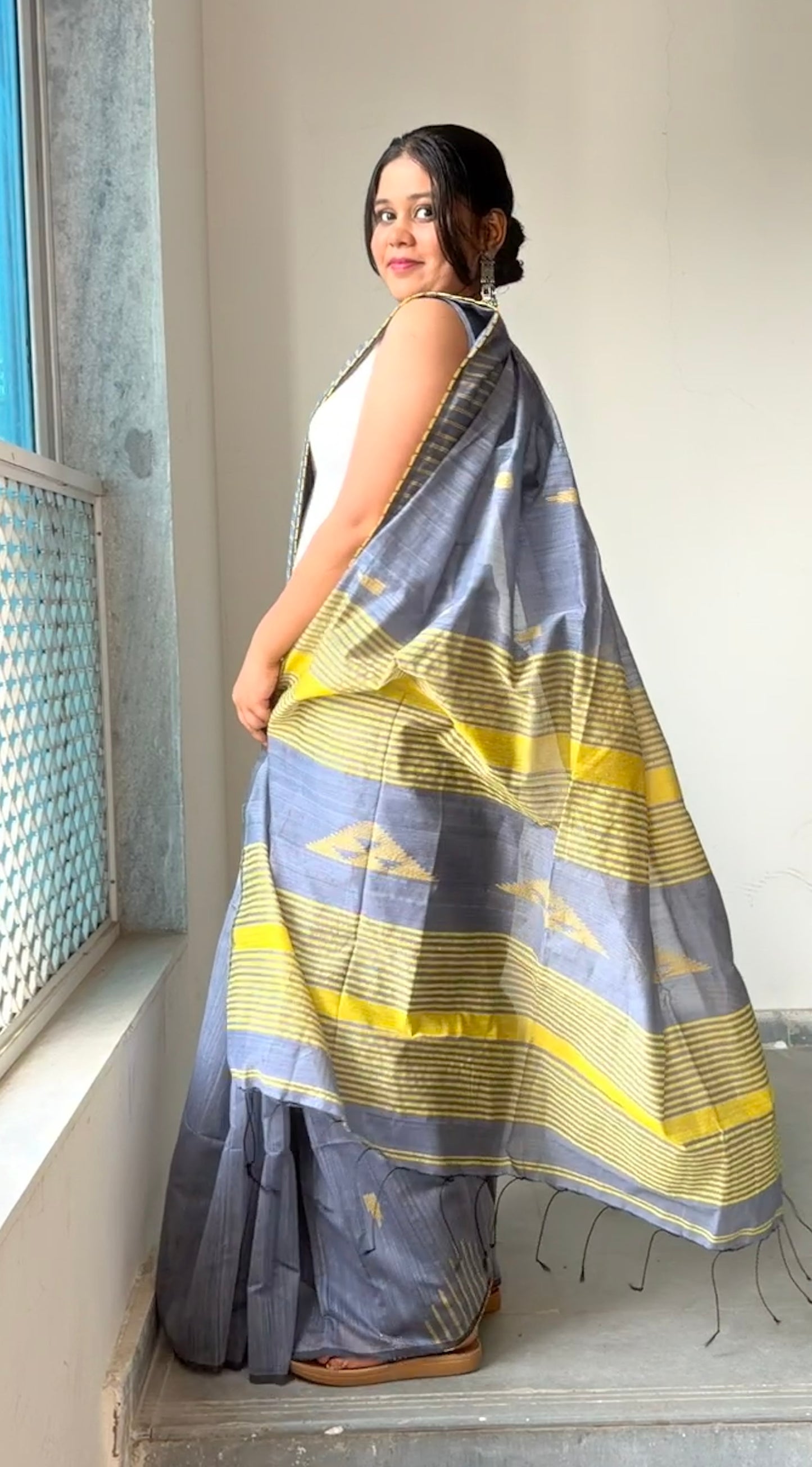 Elegant Cotton Linen  Saree with weaved border