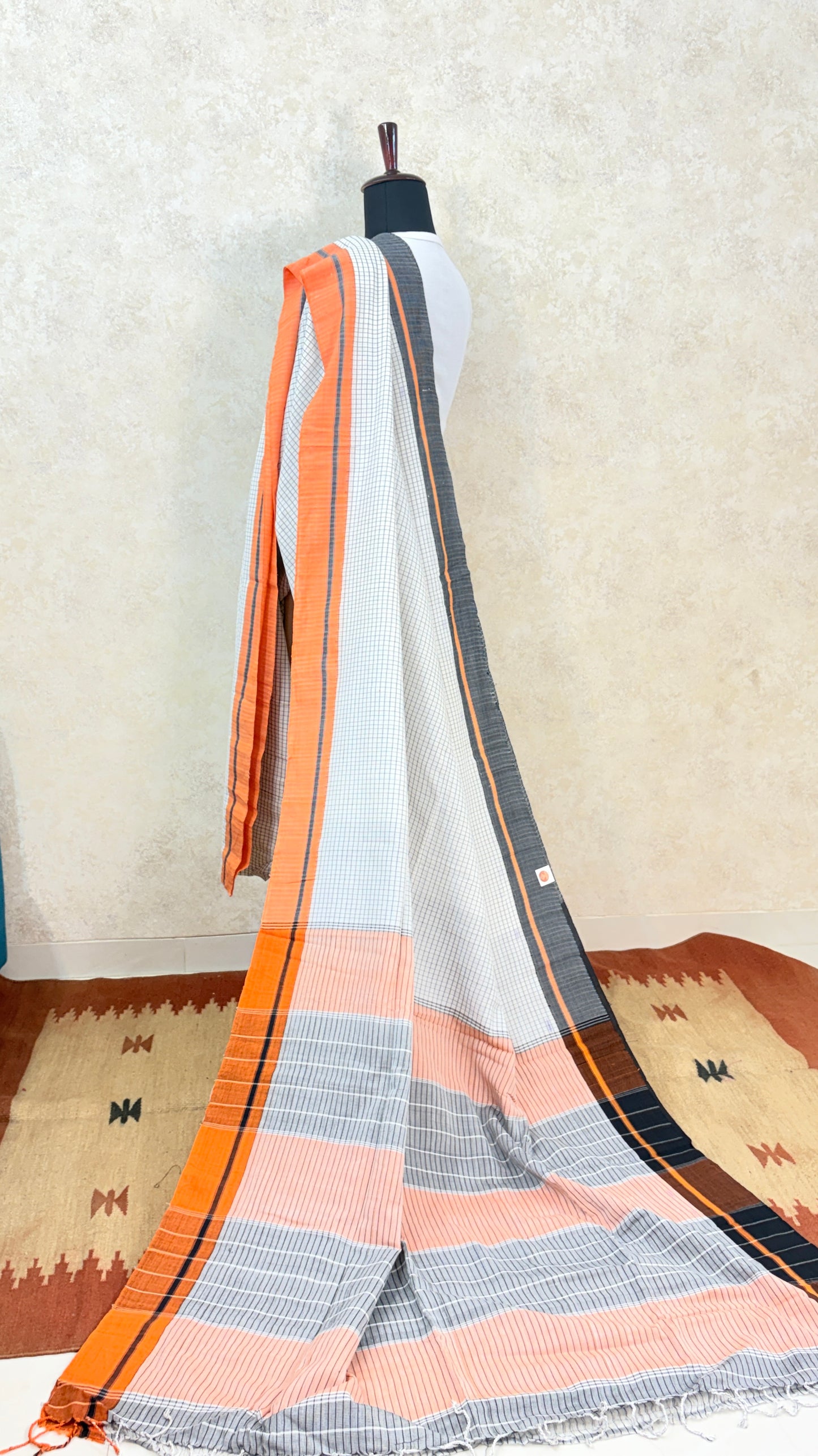 Patteda Anchu Linen Saree-Tradition woven in checks with Ganga Jamuna Border
