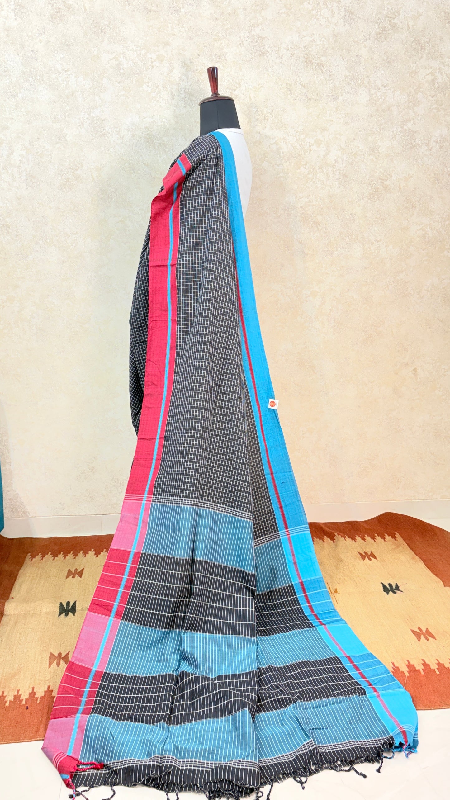 Patteda Anchu Linen Saree-Tradition woven in checks with Ganga Jamuna Border
