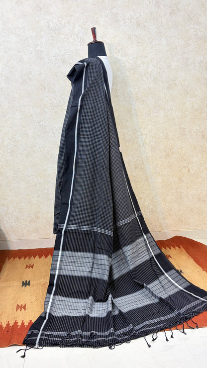 Patteda Anchu Linen Saree-Tradition woven in checks with Ganga Jamuna Border