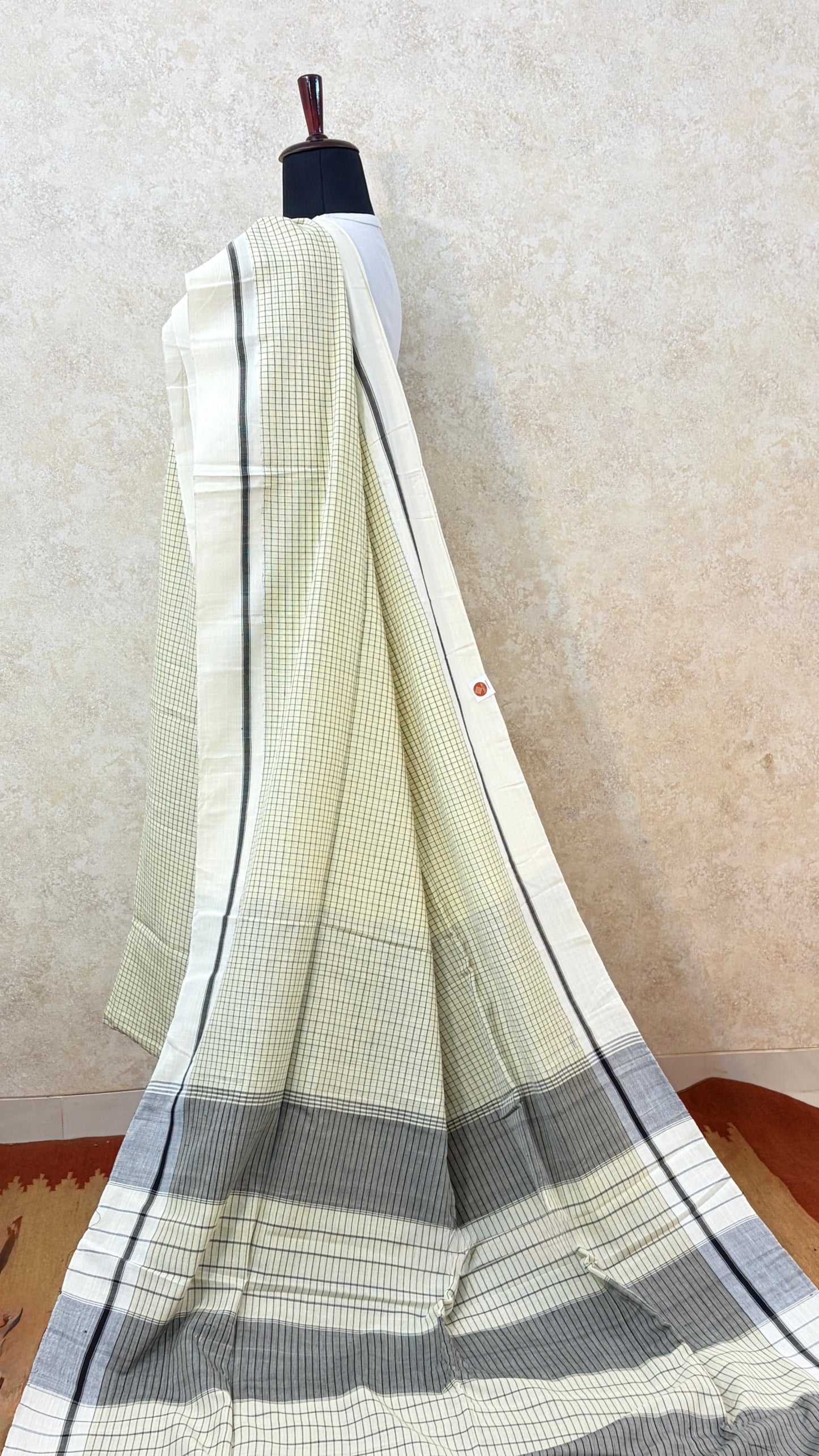 Patteda Anchu Linen Saree-Tradition woven in checks with Ganga Jamuna Border