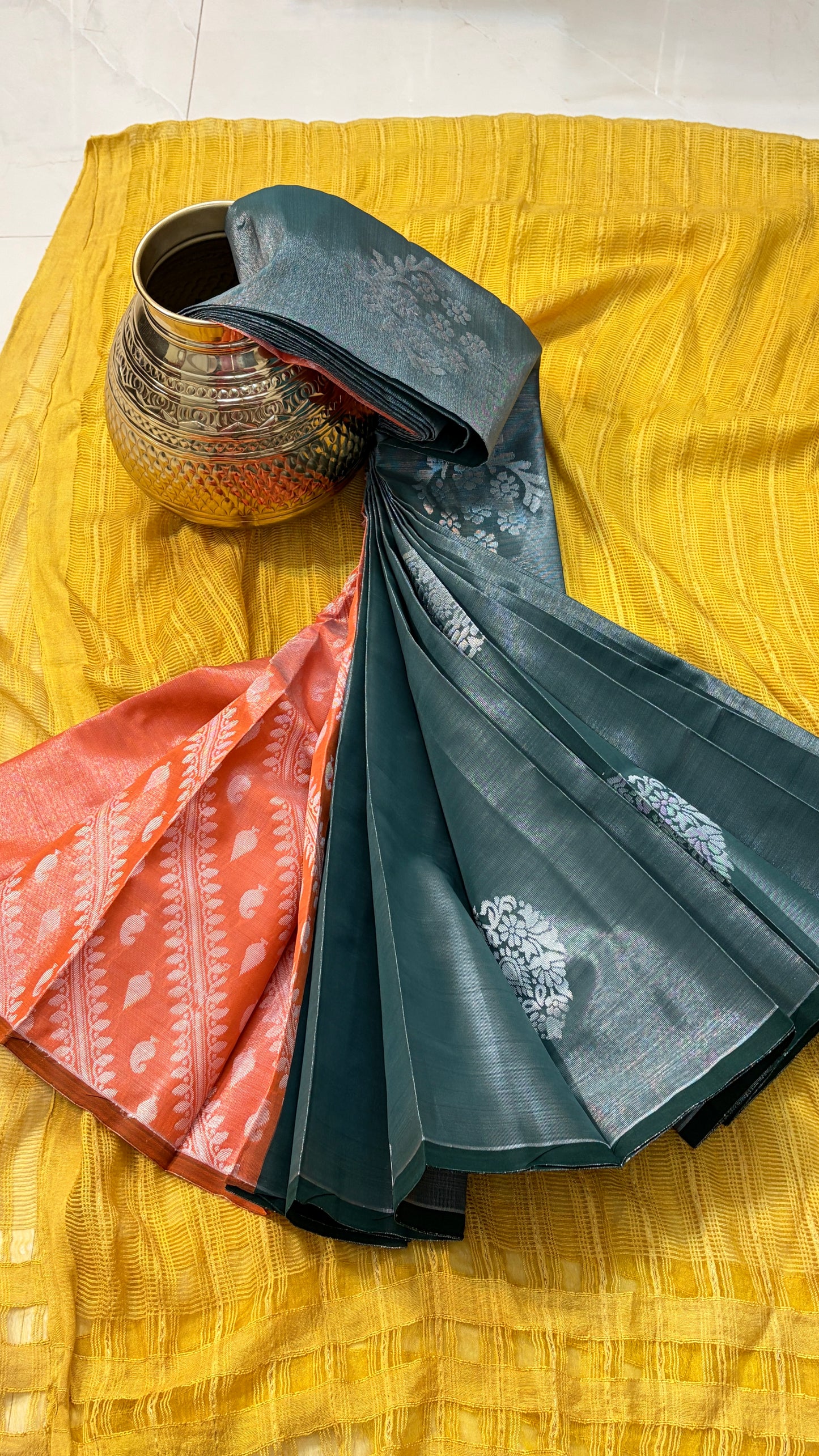 Tissue Big Butta Borderless Saree With Contrast Pallu