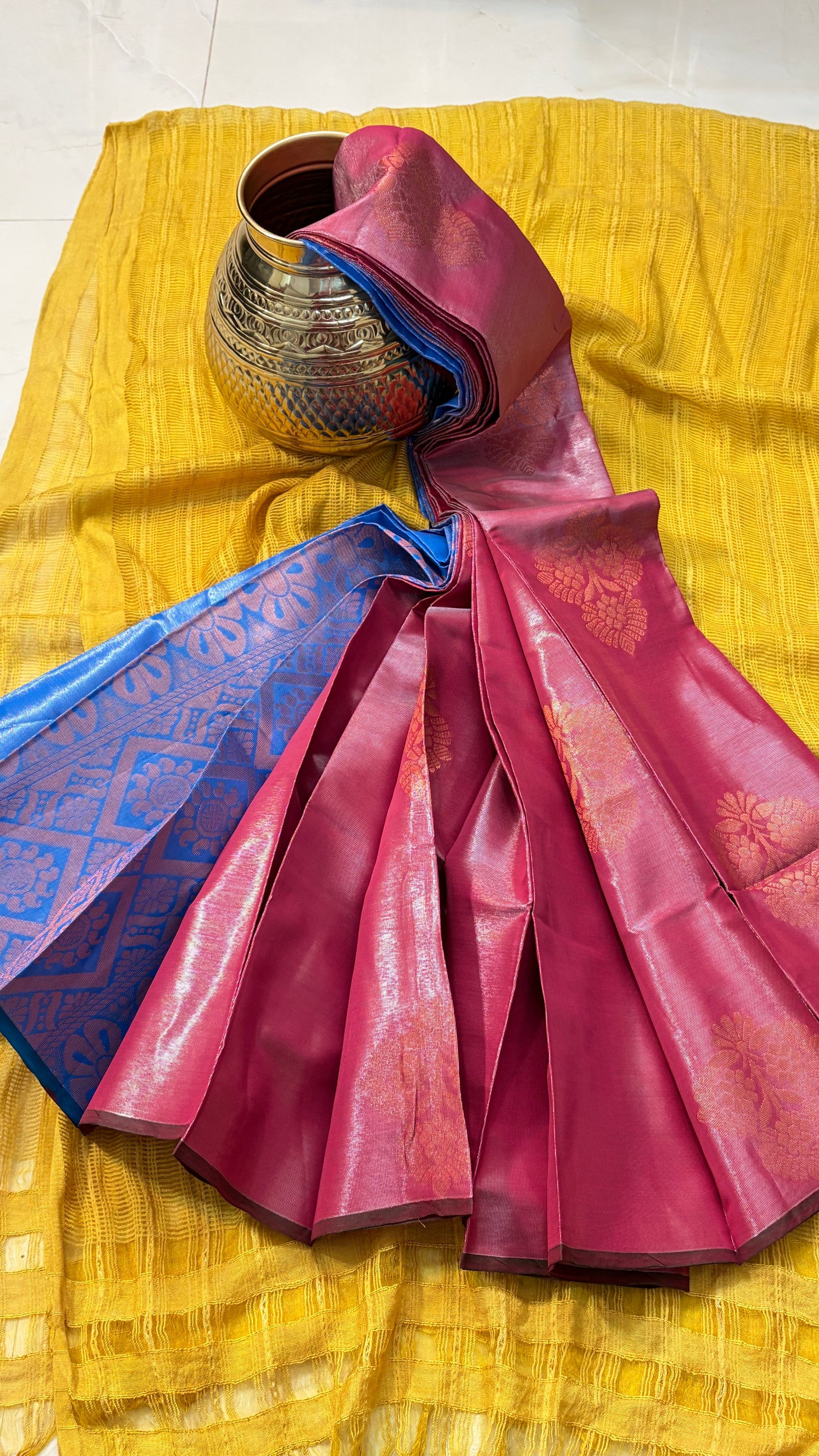 Tissue Big Butta Borderless Saree With Contrast Pallu