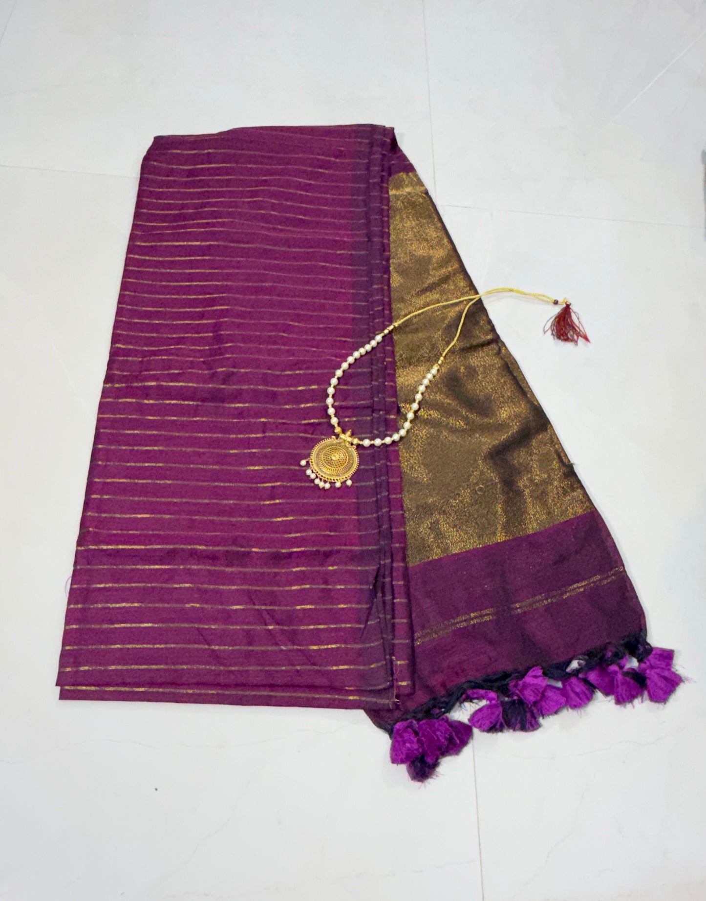 Cotton Sarees : Golden Zari lines