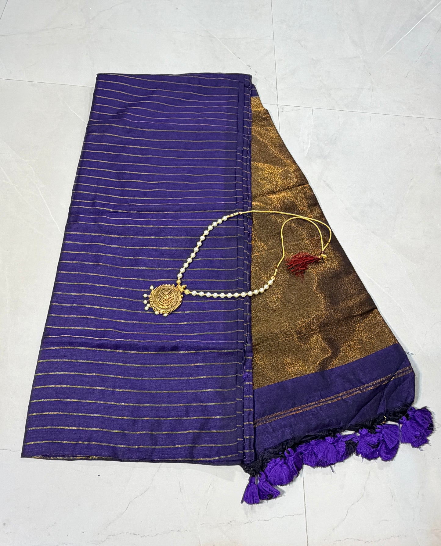 Cotton Sarees : Golden Zari lines
