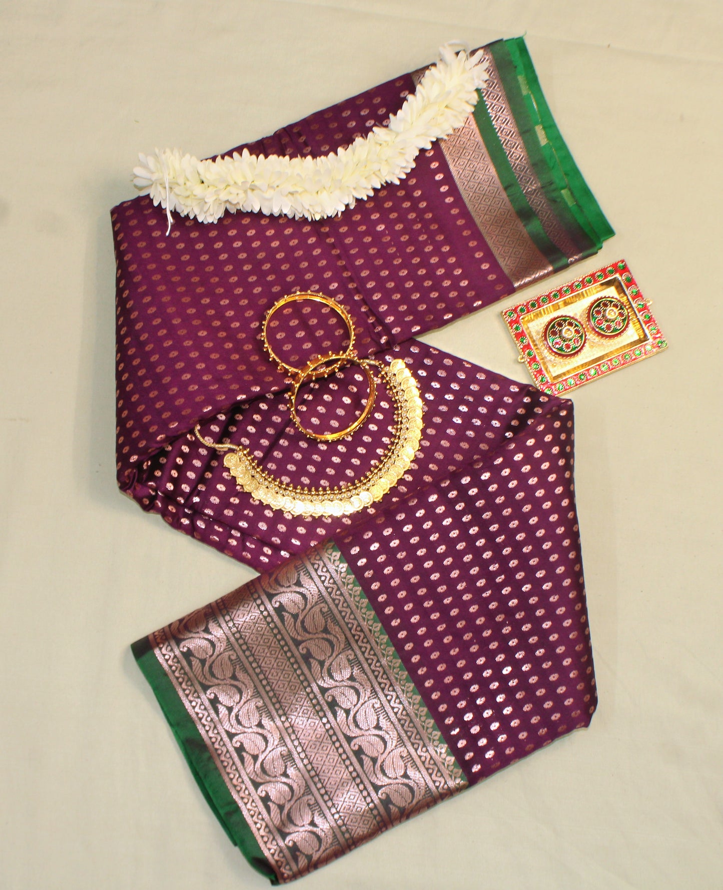 The Silk of Thousand Motifs