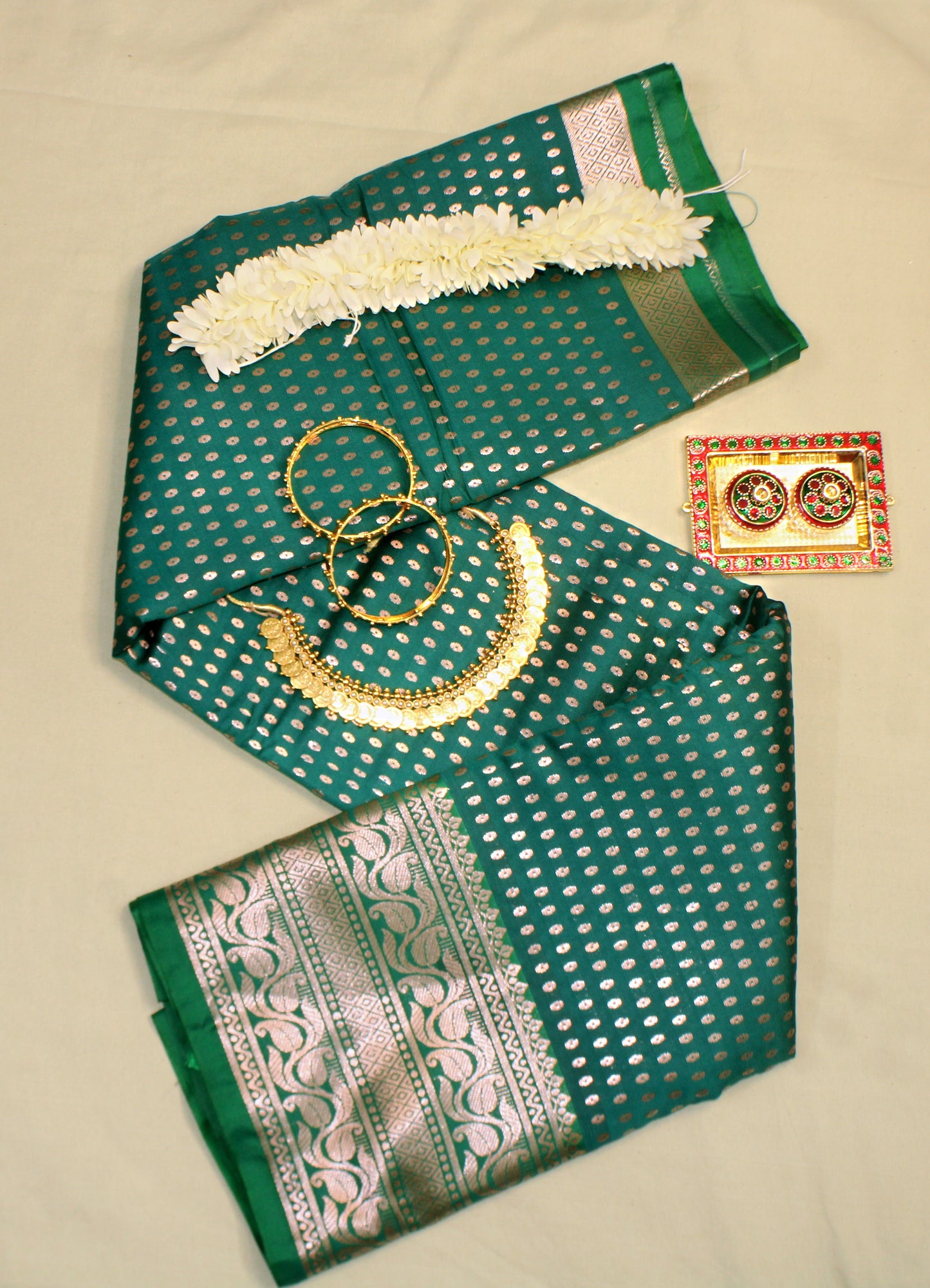 The Silk of Thousand Motifs
