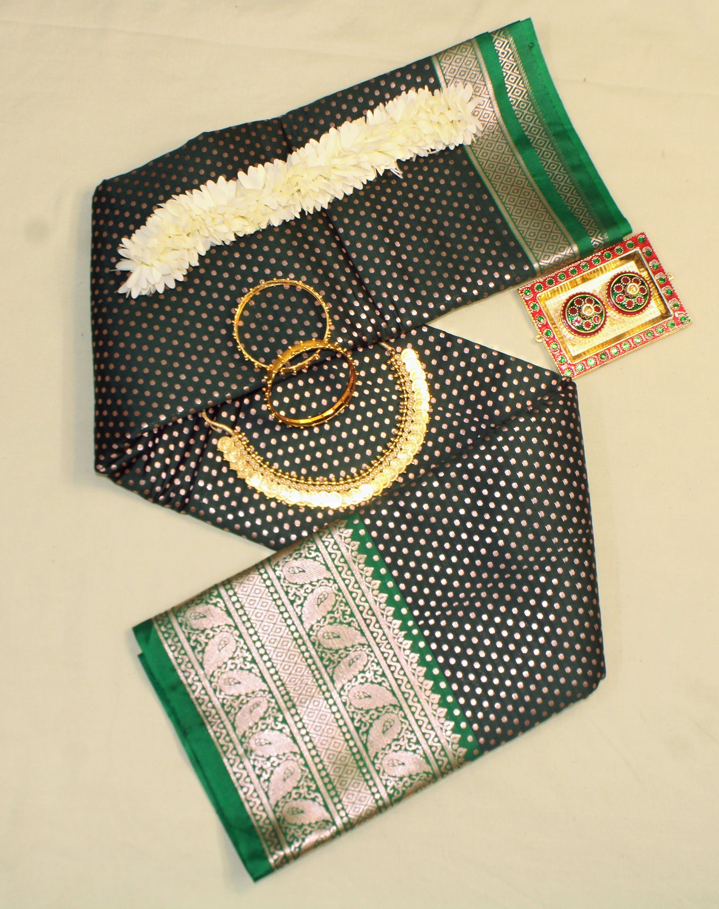 The Silk of Thousand Motifs