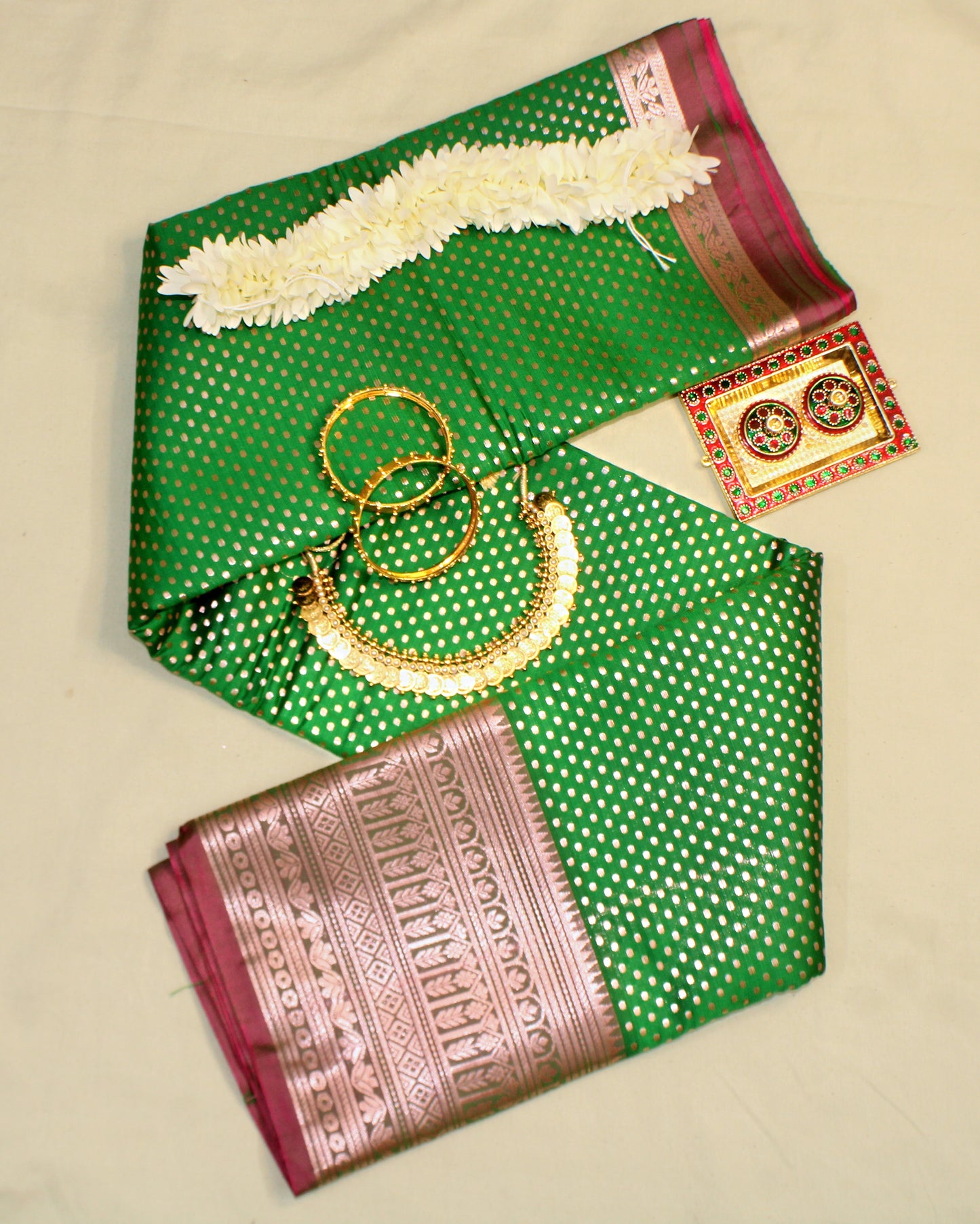 The Silk of Thousand Motifs