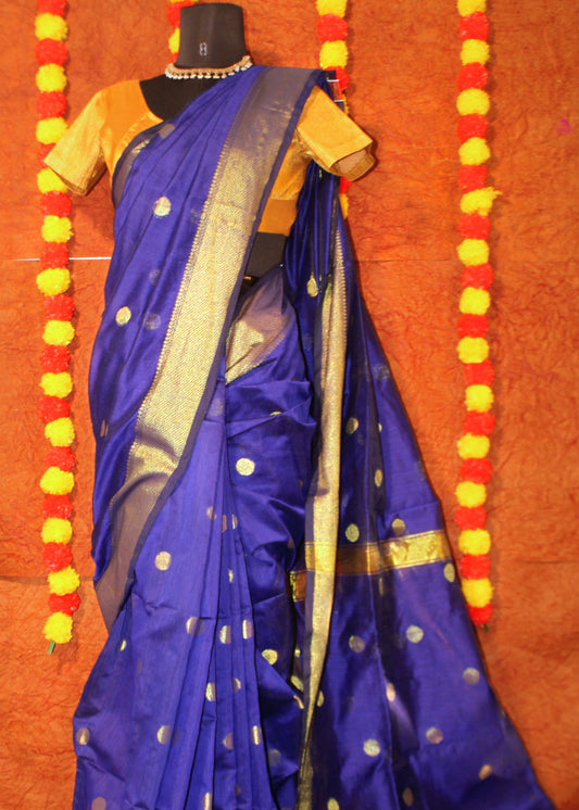 Maniqueen wearing blue Maheshwari cotton silk saree with delicate butta motifs and signature zari border—styled for festive grace and heritage elegance.