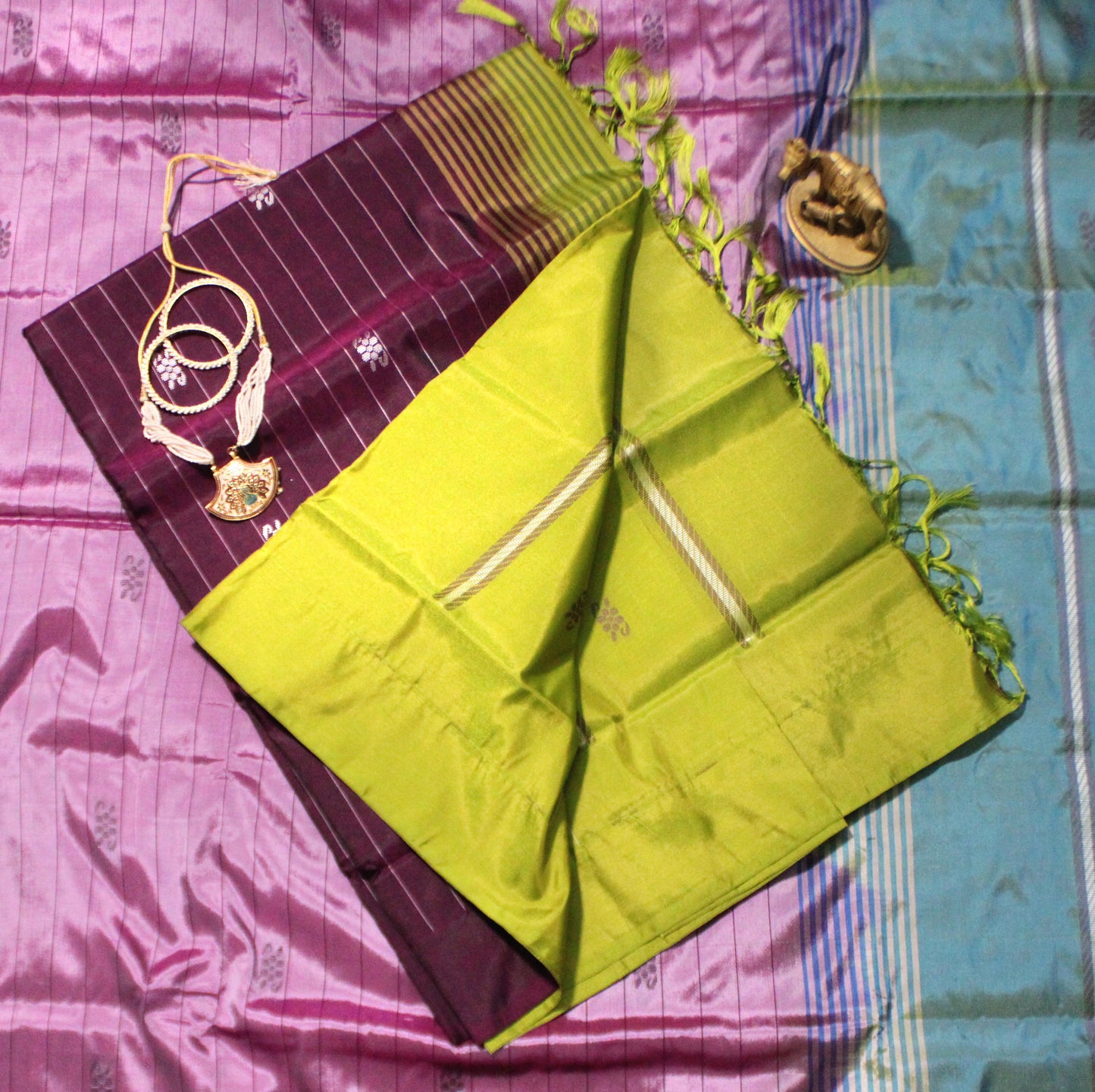 Magenta Banana Pith saree featuring fine Resham detailing and bold contrast pallu—crafted for statement elegance and celebratory charm.